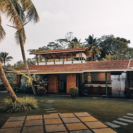 Bamboonest Riverside Villa Kochi Exterior photo