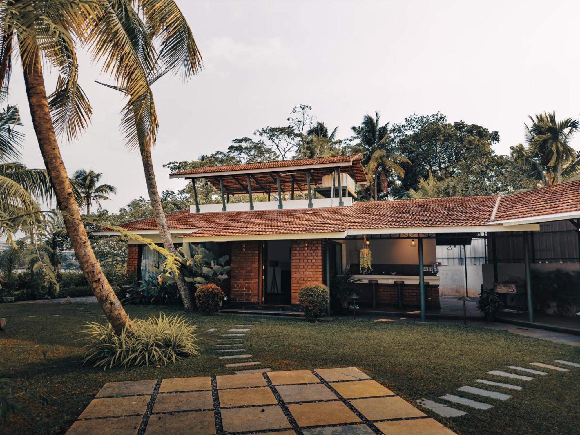 Bamboonest Riverside Villa Kochi Exterior photo