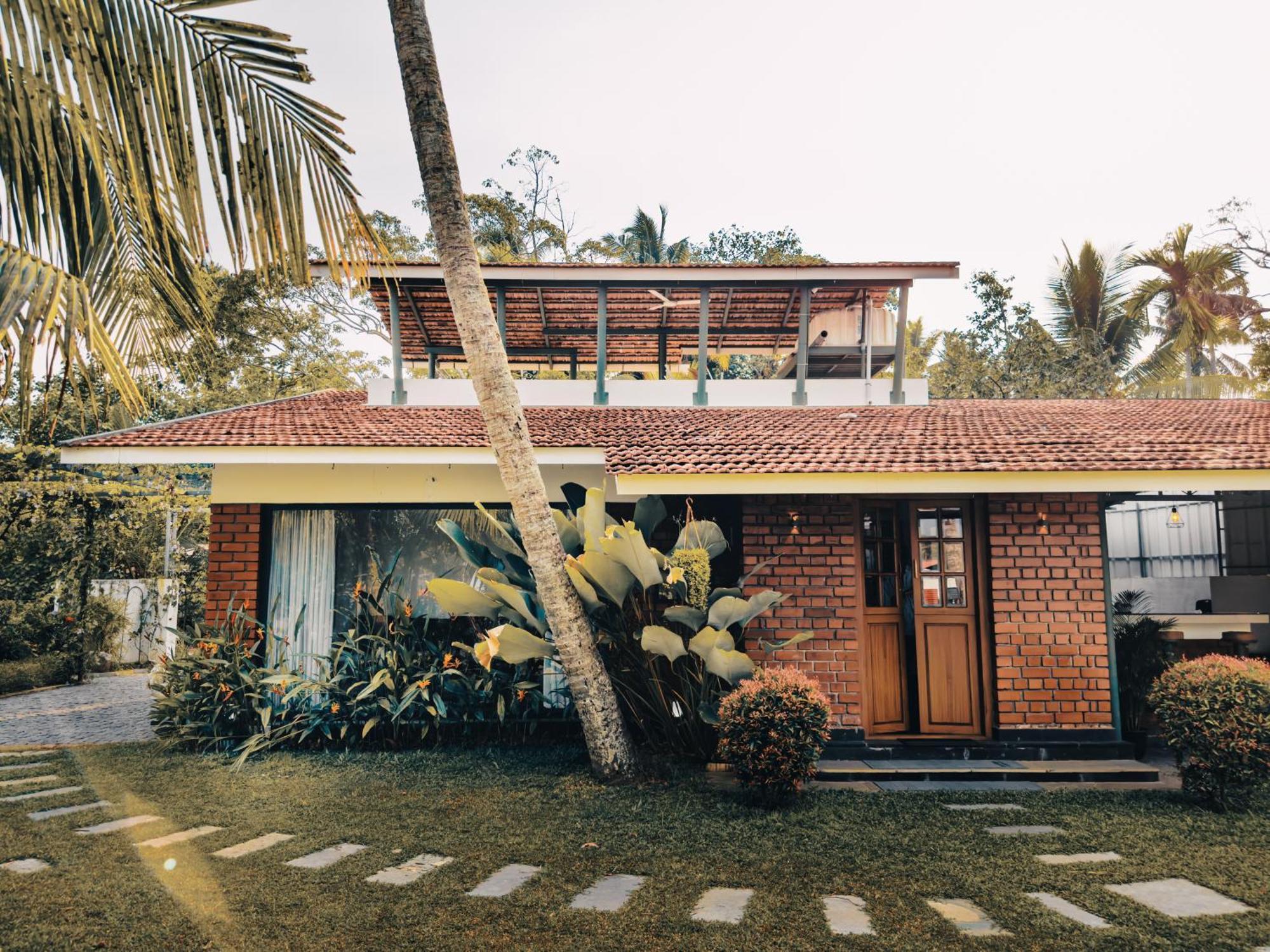 Bamboonest Riverside Villa Kochi Exterior photo